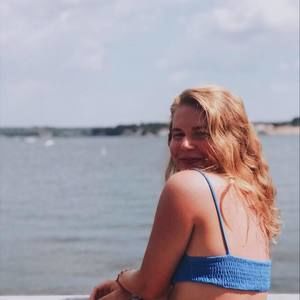 Meet your Posher, Michaela